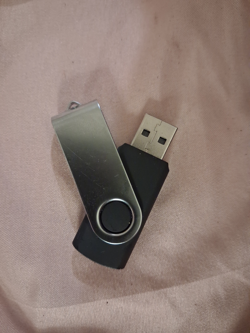 Black Swivel USB Flash Drive - Portable Data Storage